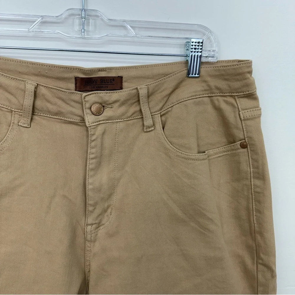 Judy Blue Women's Tan Bermuda Shorts B28 - Picture 3 of 6